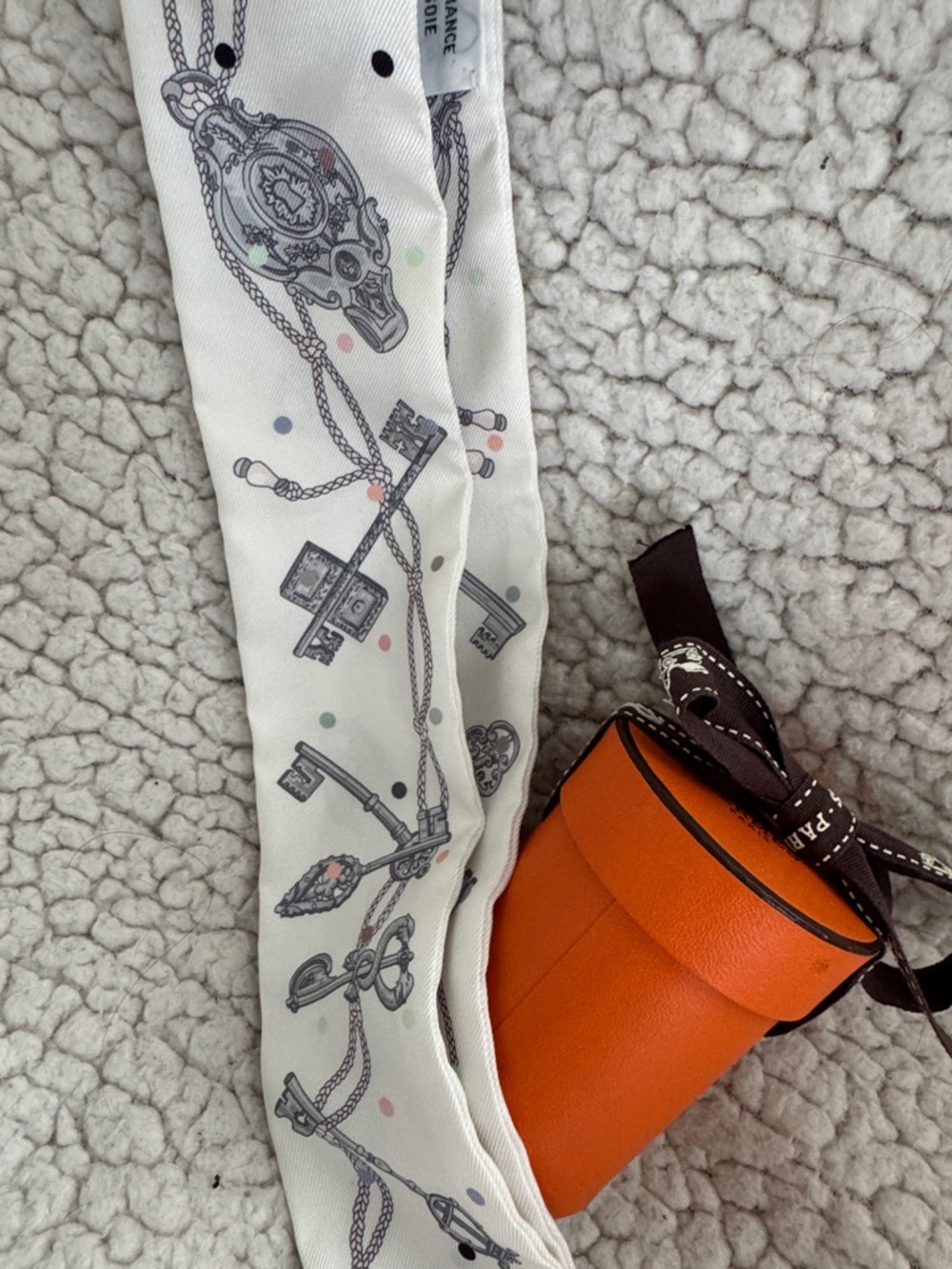 Hermès Paris Les Cles A Pois Twilly white, gray and pink dots - Picture 3 of 7